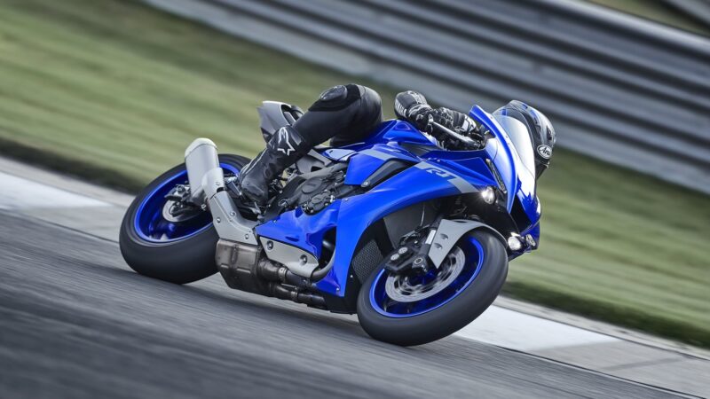 2020 Yamaha YZF1000R1 EU Yamaha Blue Action 005 03 2