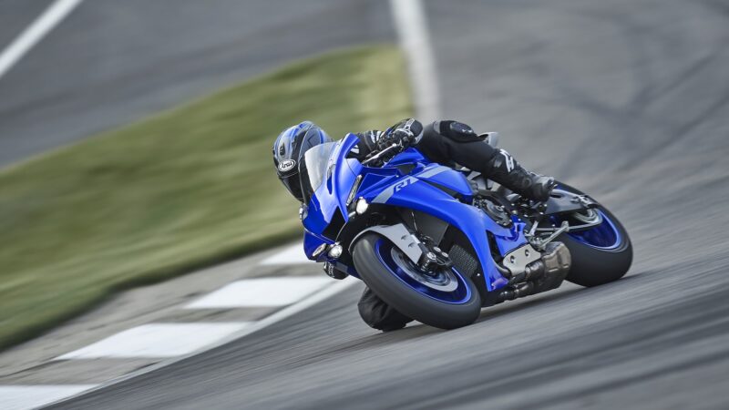 2020 Yamaha YZF1000R1 EU Yamaha Blue Action 006 03 3