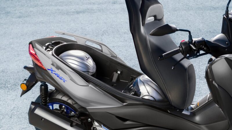 2021 Yamaha XMAX300 EU Detail 002 03