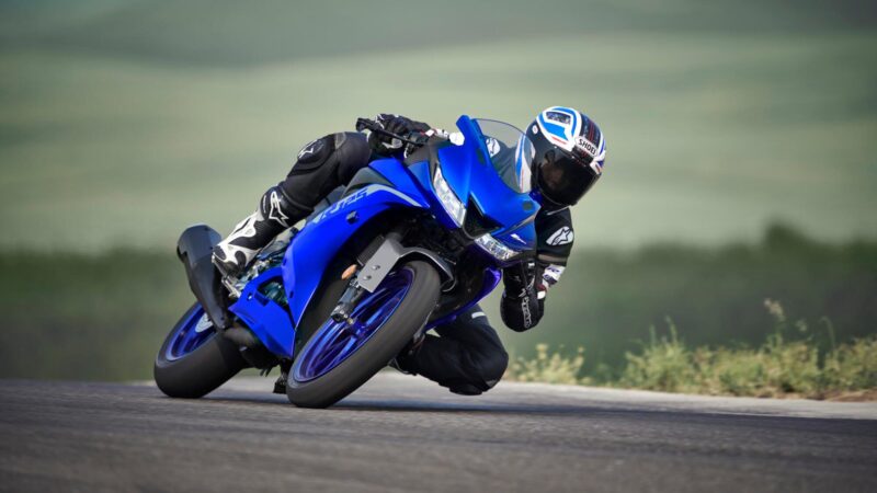 2021 Yamaha YZF R125 EU Icon Blue Action 001 03
