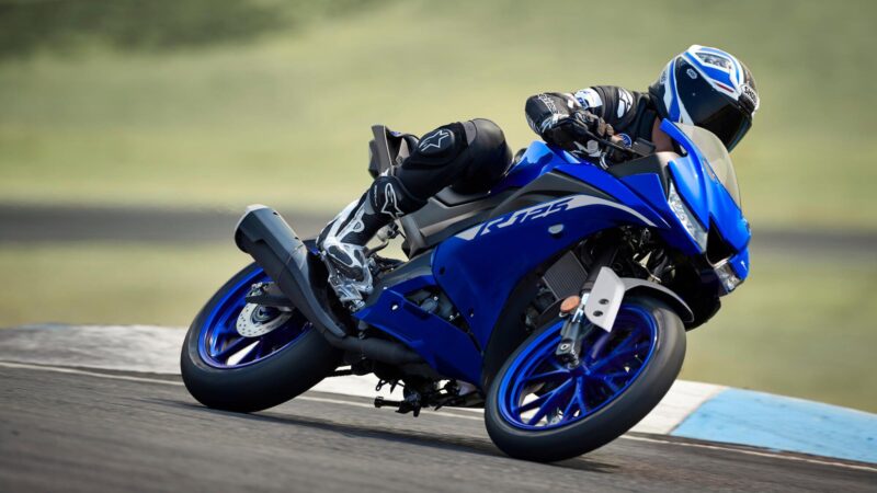 2021 Yamaha YZF R125 EU Icon Blue Action 006 03
