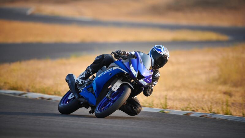 2021 Yamaha YZF R125 EU Icon Blue Action 010 03