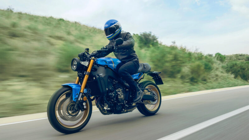 2022 Yamaha XS850 EU Legend Blue Action 002 03