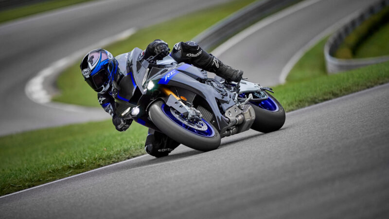 2022 Yamaha YZF1000R1SPL EU Icon Performance Action 005 03