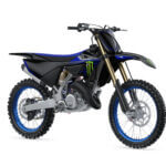 2023 Yamaha YZ125LCSV EU Monster Black Studio 001 03