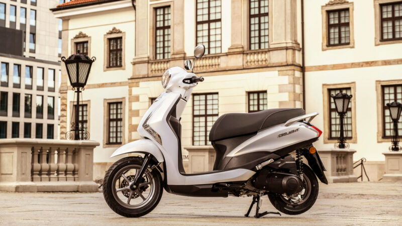 2021 Yamaha LTS125 EU Pearl White Static 003 03