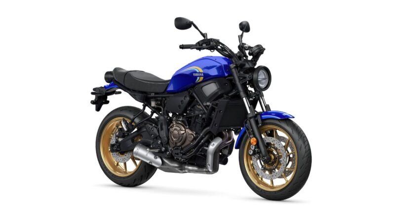 2024 Yamaha XS700 EU Historic Blue 360 Degrees 001 03