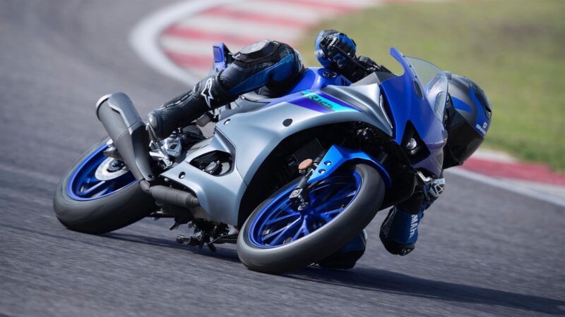 2024 Yamaha YZF R125 EU Icon Blue Action 005 03