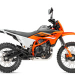 PHO BIKE 90 RE Dual sport KTM 2025 390 enduro r orange right side studio image SALL AEPI V1