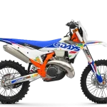 PHO BIKE 90 RE KTM enduro 300 exc 6days right side studio image SALL AEPI V1